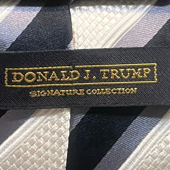 Donald J Trump Signature Collection 100% Silk Cream / Blue / Gray Neck Tie - Picture 4 of 7